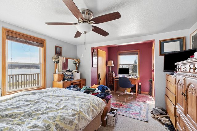 1811 Canal Shore Drive, Le Claire, IA 52753