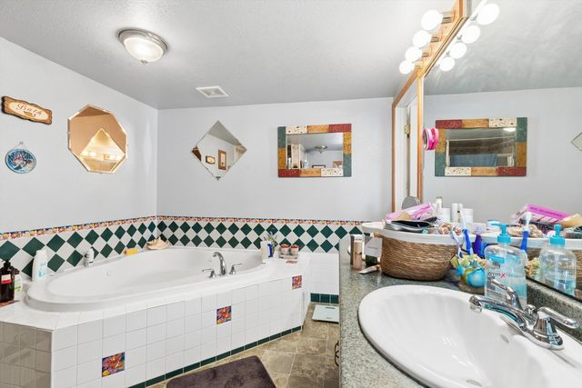 1811 Canal Shore Drive, Le Claire, IA 52753