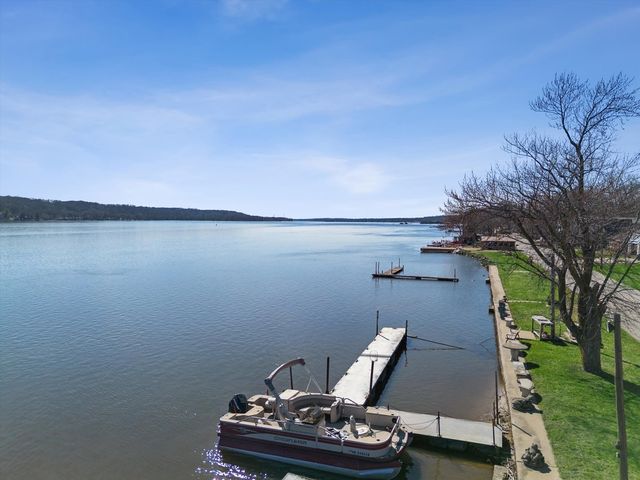 1811 Canal Shore Drive, Le Claire, IA 52753