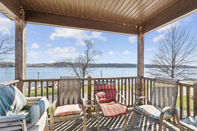 1811 Canal Shore Drive, Le Claire, IA 52753