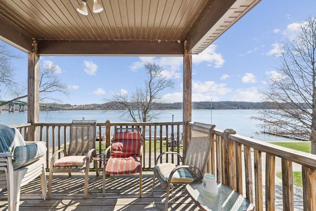 1811 Canal Shore Drive, Le Claire, IA 52753