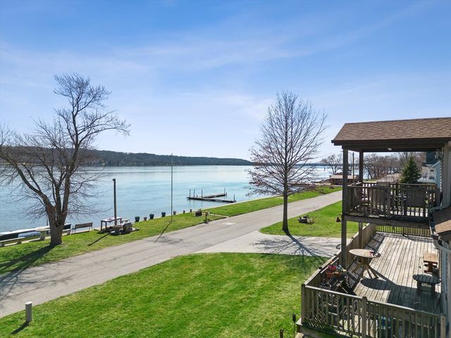 1811 Canal Shore Drive, Le Claire, IA 52753