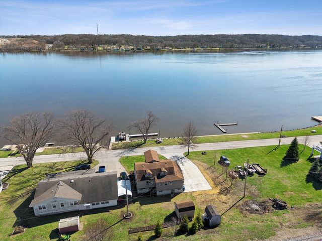 1811 Canal Shore Drive, Le Claire, IA 52753