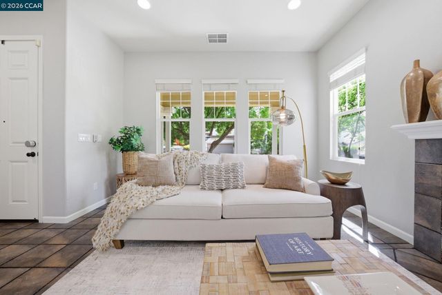 1248 Oak Knoll Dr, Concord, CA 94521
