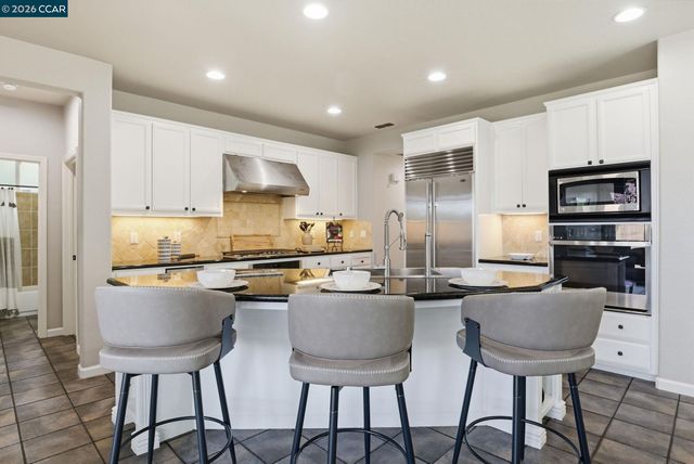 1248 Oak Knoll Dr, Concord, CA 94521