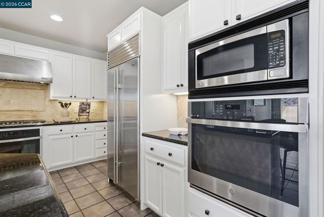 1248 Oak Knoll Dr, Concord, CA 94521