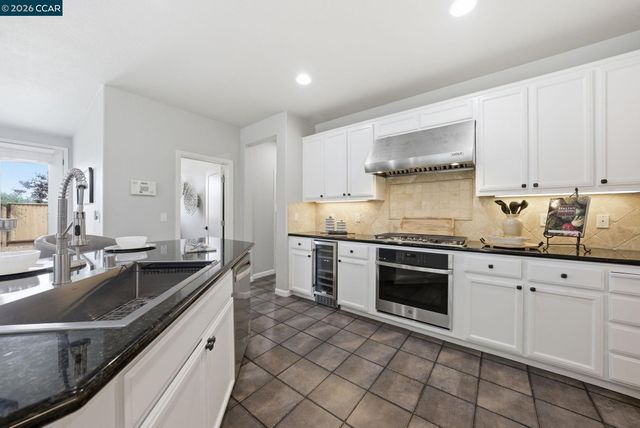 1248 Oak Knoll Dr, Concord, CA 94521