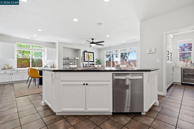 1248 Oak Knoll Dr, Concord, CA 94521