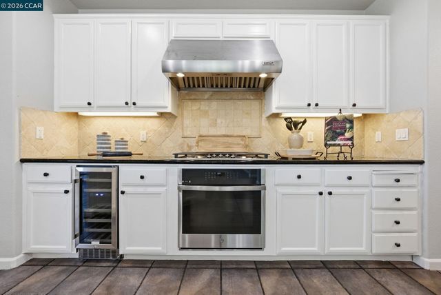 1248 Oak Knoll Dr, Concord, CA 94521