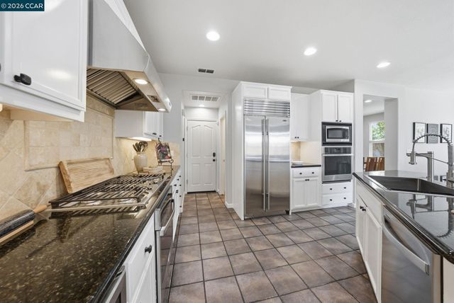 1248 Oak Knoll Dr, Concord, CA 94521