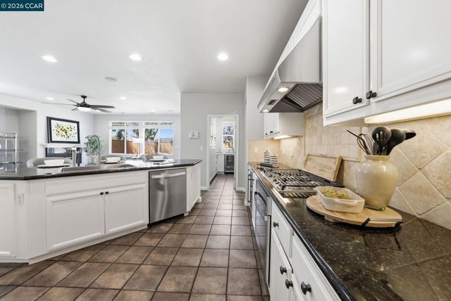 1248 Oak Knoll Dr, Concord, CA 94521