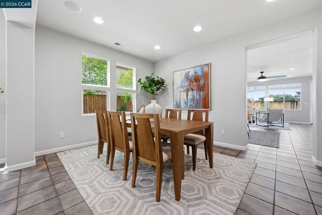 1248 Oak Knoll Dr, Concord, CA 94521