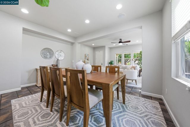 1248 Oak Knoll Dr, Concord, CA 94521