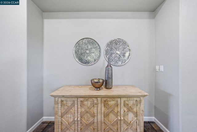 1248 Oak Knoll Dr, Concord, CA 94521