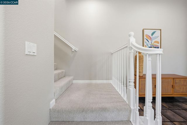 1248 Oak Knoll Dr, Concord, CA 94521