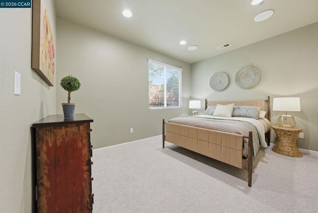 1248 Oak Knoll Dr, Concord, CA 94521