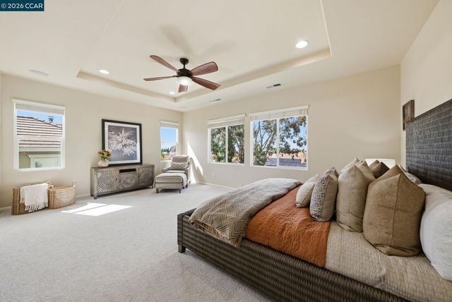 1248 Oak Knoll Dr, Concord, CA 94521