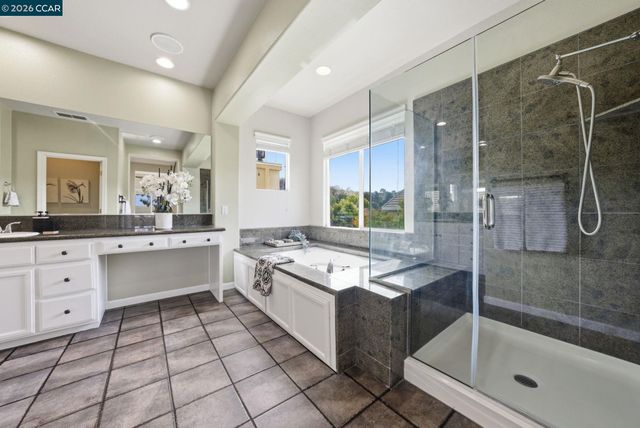 1248 Oak Knoll Dr, Concord, CA 94521
