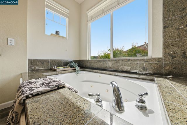 1248 Oak Knoll Dr, Concord, CA 94521