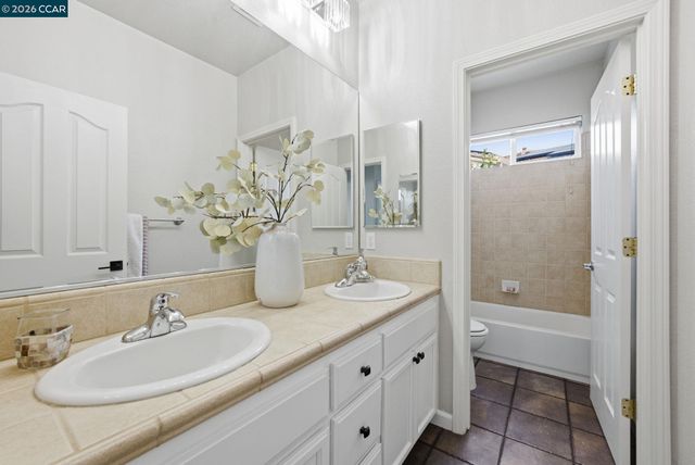 1248 Oak Knoll Dr, Concord, CA 94521