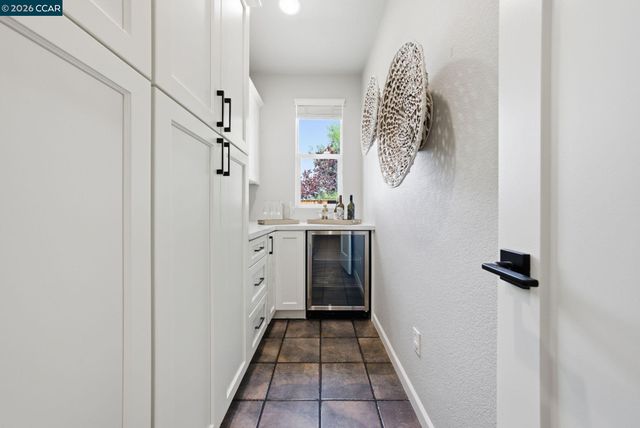 1248 Oak Knoll Dr, Concord, CA 94521