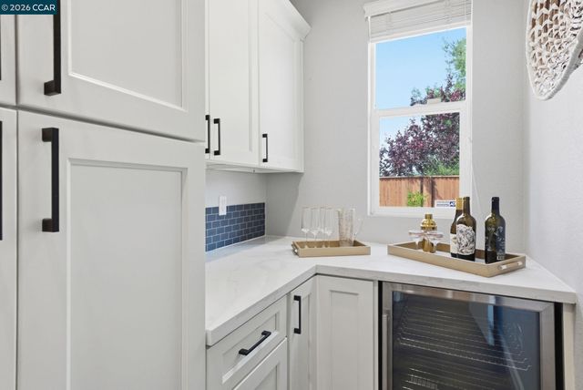 1248 Oak Knoll Dr, Concord, CA 94521