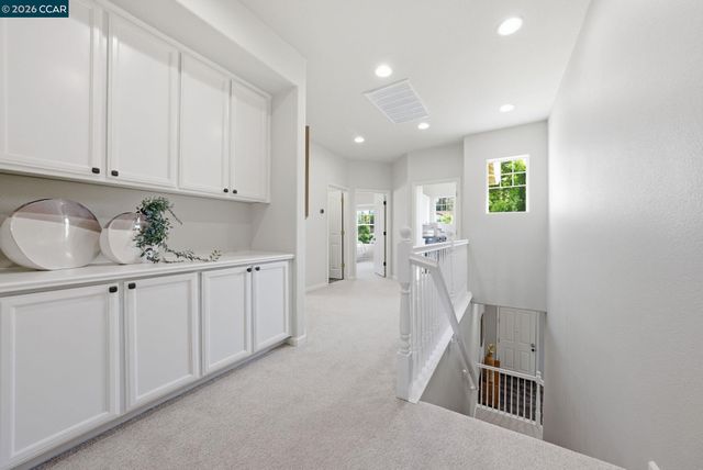 1248 Oak Knoll Dr, Concord, CA 94521