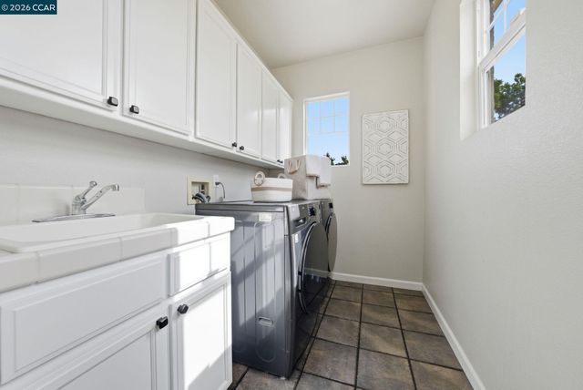 1248 Oak Knoll Dr, Concord, CA 94521