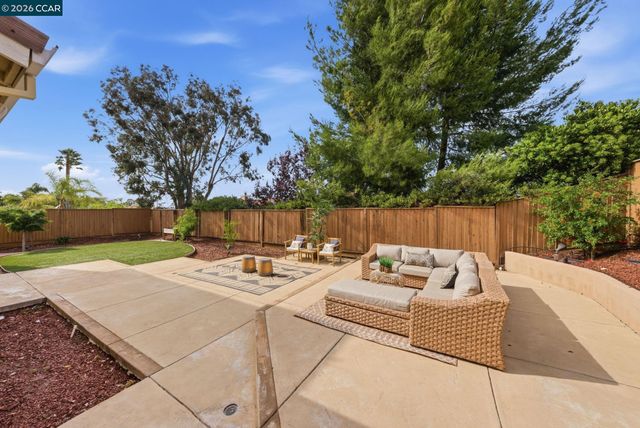 1248 Oak Knoll Dr, Concord, CA 94521