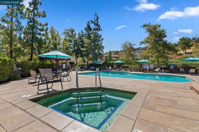 1248 Oak Knoll Dr, Concord, CA 94521