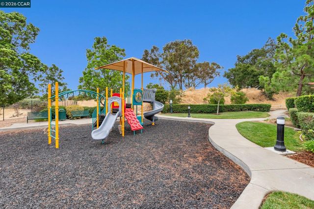 1248 Oak Knoll Dr, Concord, CA 94521