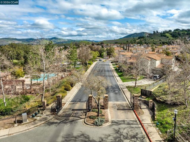 1248 Oak Knoll Dr, Concord, CA 94521