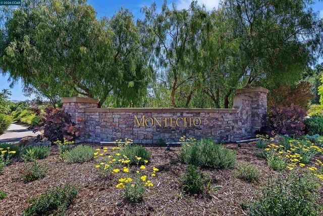 1248 Oak Knoll Dr, Concord, CA 94521