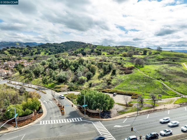 1248 Oak Knoll Dr, Concord, CA 94521