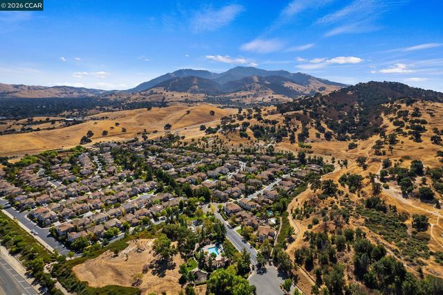 1248 Oak Knoll Dr, Concord, CA 94521