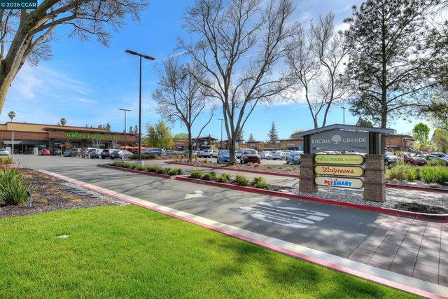 1248 Oak Knoll Dr, Concord, CA 94521
