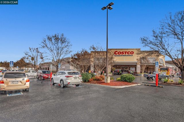 1248 Oak Knoll Dr, Concord, CA 94521