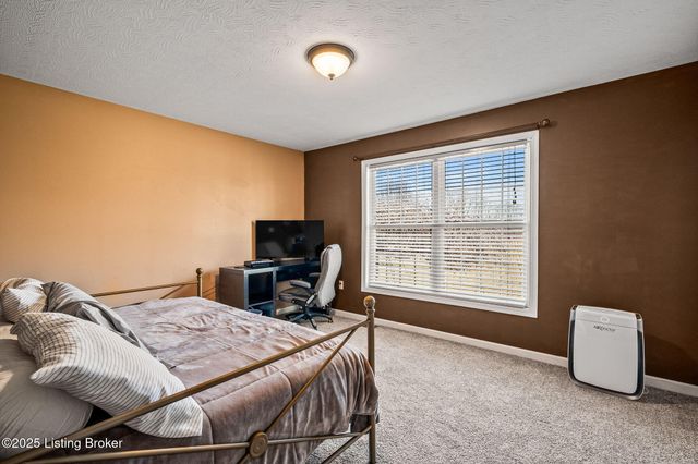 1143 S Moon Rd, Scottsburg, IN 47170