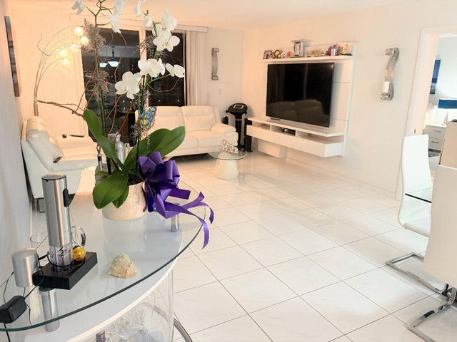 1904 S Ocean Drive 1107, Hallandale Beach, FL 33009