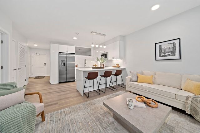 68 Los Angeles St 205, Newton, MA 02458