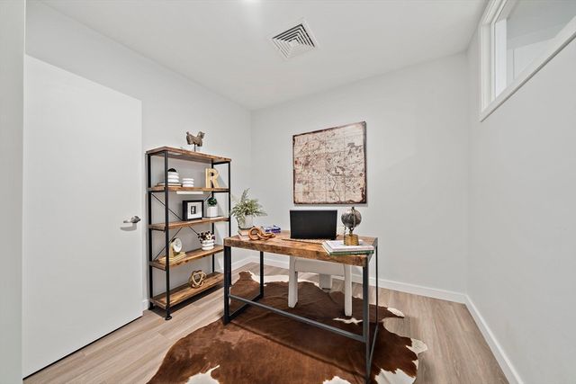 68 Los Angeles St 205, Newton, MA 02458