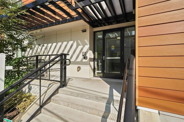 68 Los Angeles St 205, Newton, MA 02458