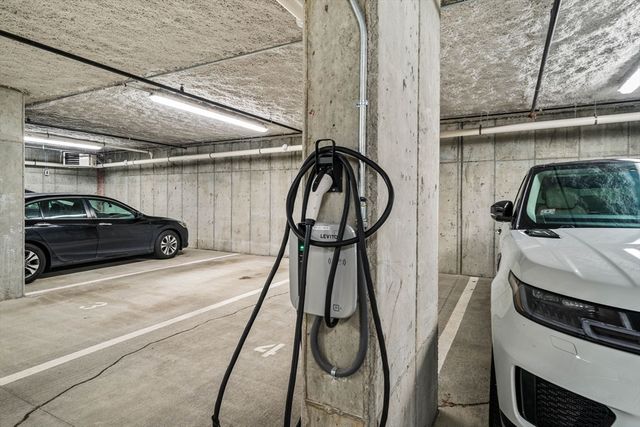 68 Los Angeles St 205, Newton, MA 02458