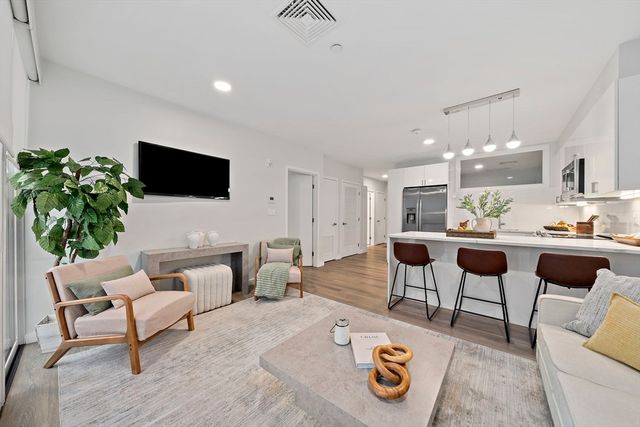 68 Los Angeles St 205, Newton, MA 02458