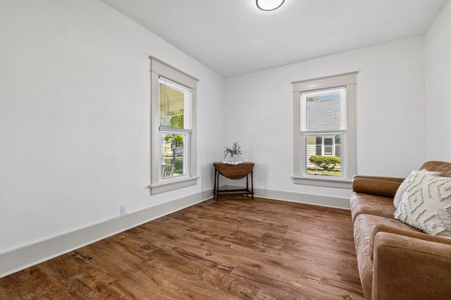 321 SW PLEASANT Street, Ankeny, IA 50023
