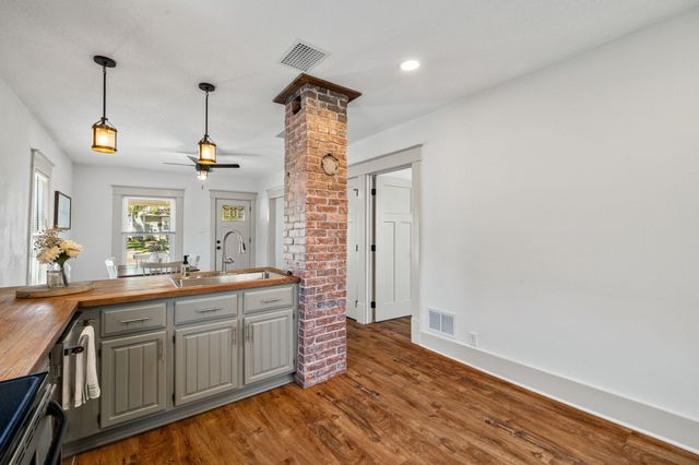321 SW PLEASANT Street, Ankeny, IA 50023