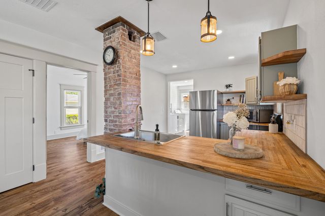 321 SW PLEASANT Street, Ankeny, IA 50023