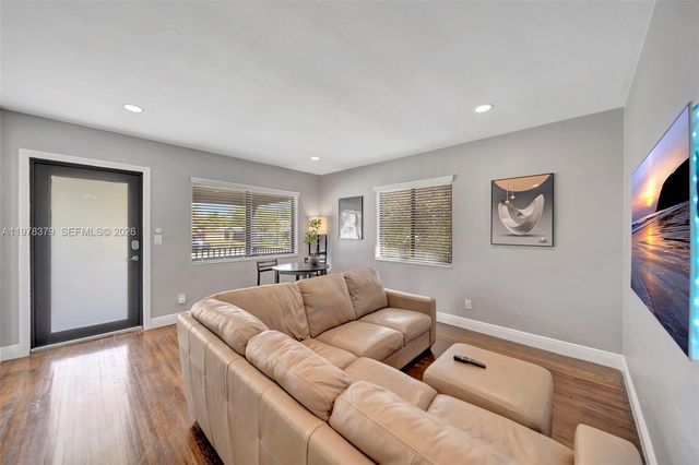 7470 SW 37th St, Miami, FL 33155