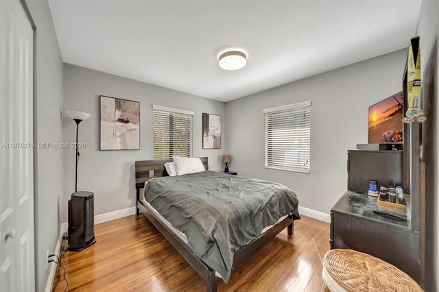 7470 SW 37th St, Miami, FL 33155