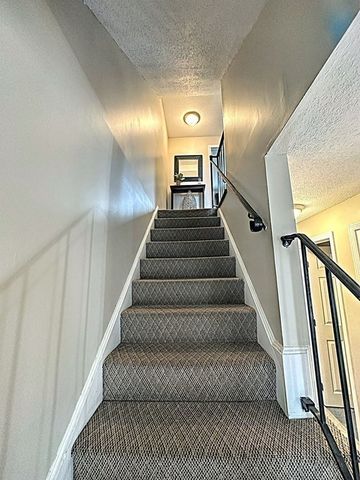 70 Austin St 27, Lowell, MA 01854